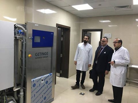 الصحة :خبير مصرى عالمى بالمخ والأعصاب يناظر 97 مريض بمستشفى أرمنت بالأقصر
