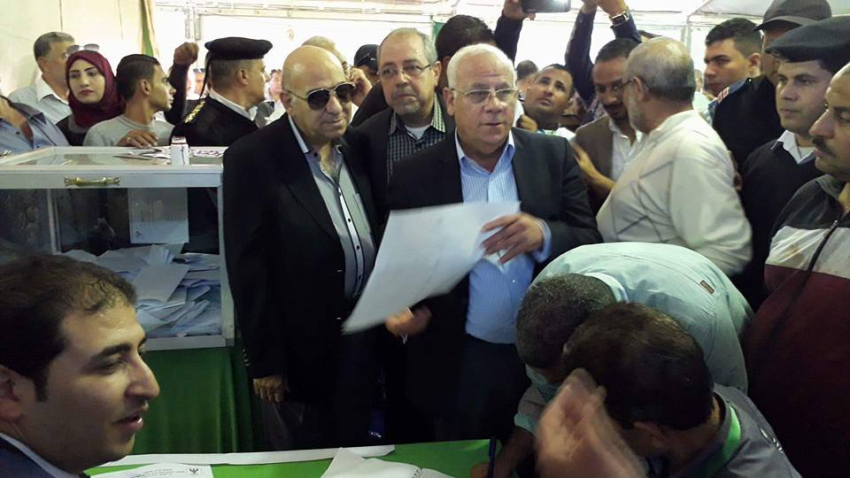 محافظ بورسعيد يدلي بصوته في انتخابات مجلس إدارة النادي المصري