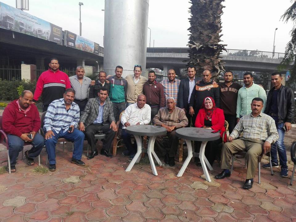 رئيس الحي و العاملين بالإدارات الميدانية يكرمون نائب رئيس الحي