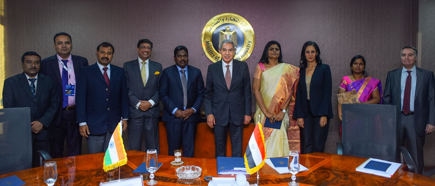 وزير التجارة والصناعة يبحث مع وفد حكومى هندى تعزيز التعاون المشترك فى مجال المشروعات الصغيرة ومتناهية الصغر