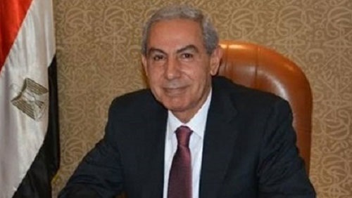 وزير التجارة والصناعة يعقد اجتماع موسع لبحث تلبية احتياجات المشروعات القومية من الصناعة المصرية