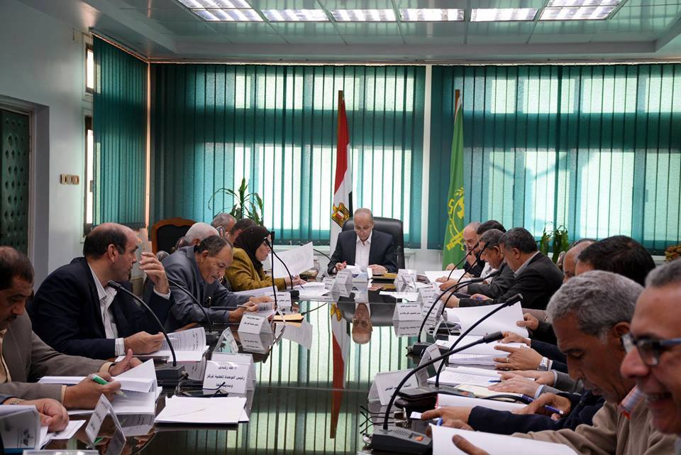 محافظ القليوبية يترأس اجتماع مجلس إدارة مشروع المواقف