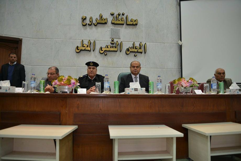 بالصور | كبار ومشايخ ”مطروح” ينظمون مؤتمرآ شعبيآ ”لرفض اﻷرهاب”