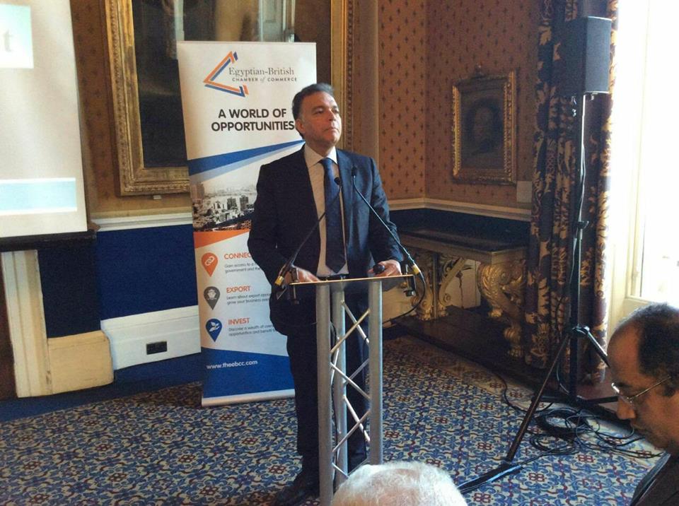 وزير النقل يستعرض مشروعات وخطط تطوير منظومة النقل في مصر 