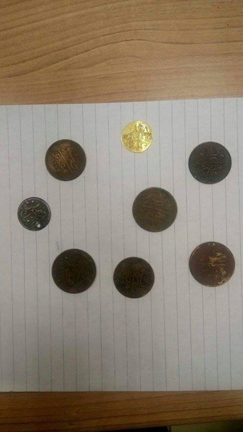 الاثار تتسلم 28 قطعة اثرية من جمرك مطار القاهرة الدولى