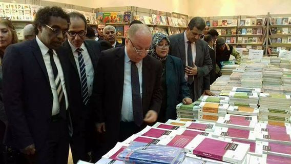 بالصور..”النمنم  ” يفتتح معرض الكتاب بثقافة أسيوط