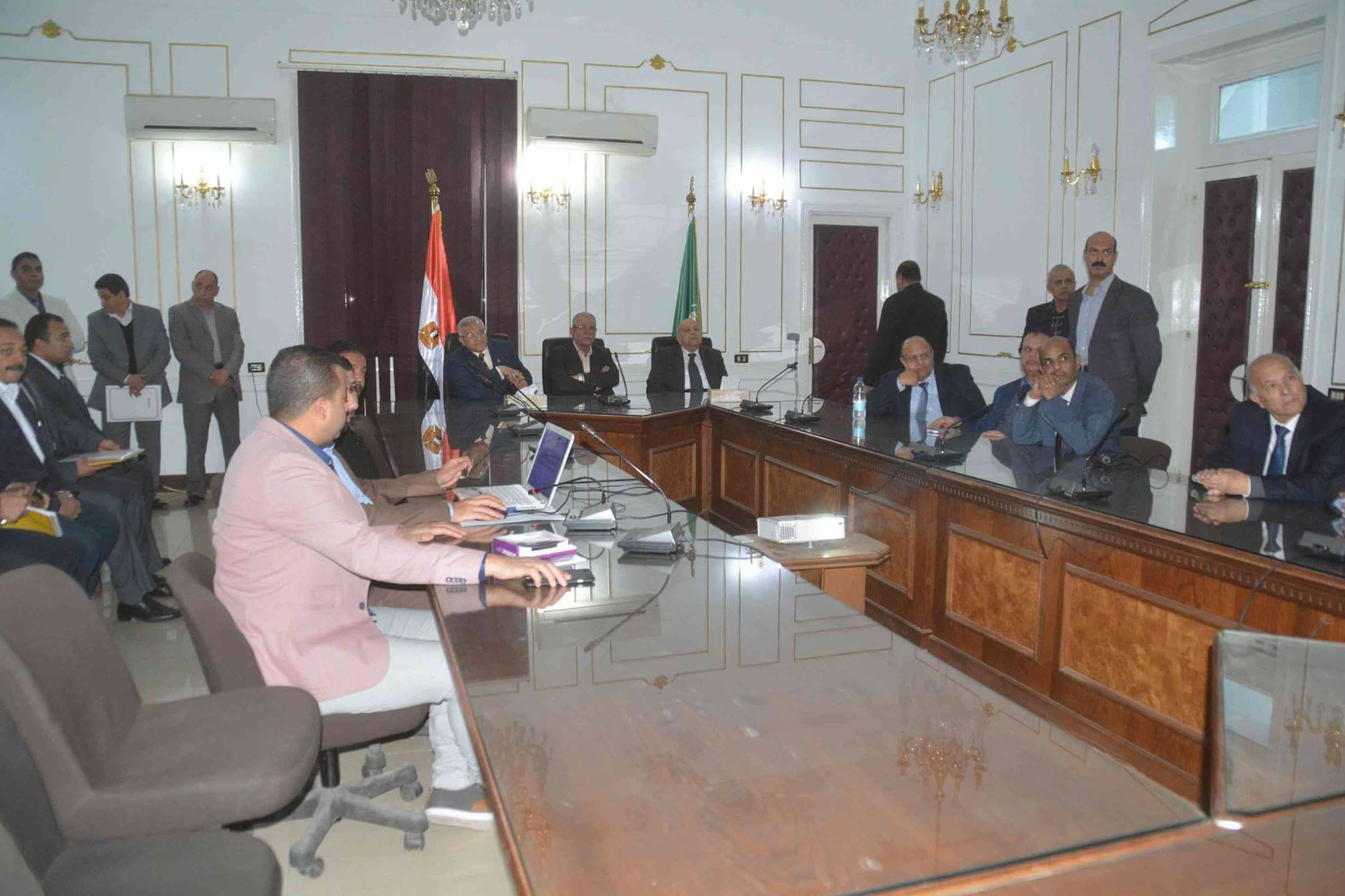 عرض فرص الاستثمار على عدد من رواد الأعمال والمستثمرين بالمنيا