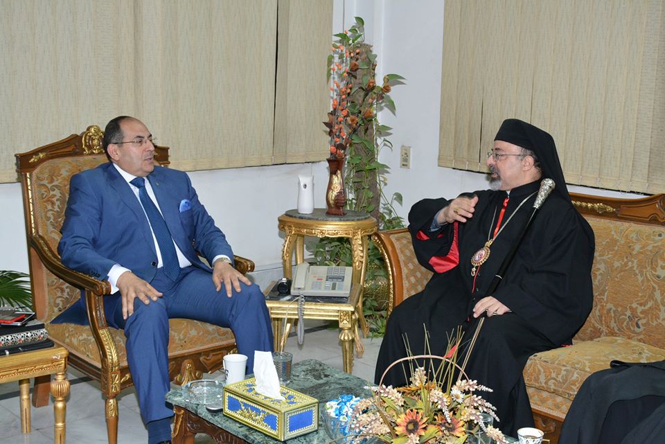 محافظ سوهاج يستقبل بطريرك الأقباط الكاثوليك وعدد من القساوسه