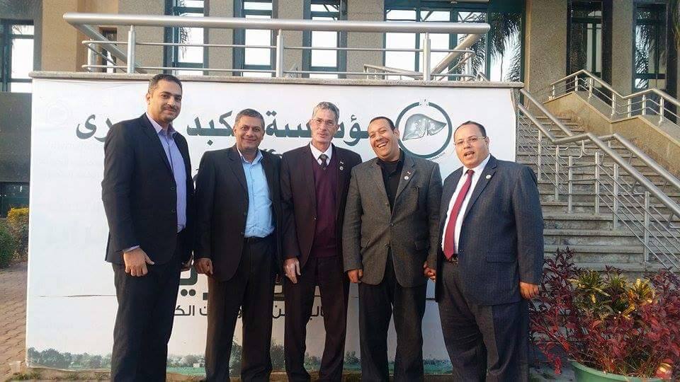 وفد رفيع المستوى من الاتحاد الدولى للصحافة العربية يزور مؤسسة الكبد المصرى بالمنصورة 