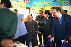 بالصور .. محافظ الغربية يتفقد القافلة الطبية لقرية كنيسة دمشيت