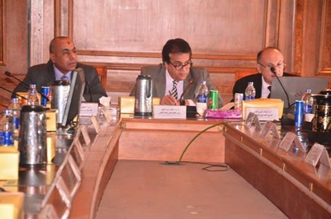 وزير التعليم العالى يؤكد على ربط الميزانيات المالية المقررة للمؤسسات البحثية بأدائها ونشاطها العلمى