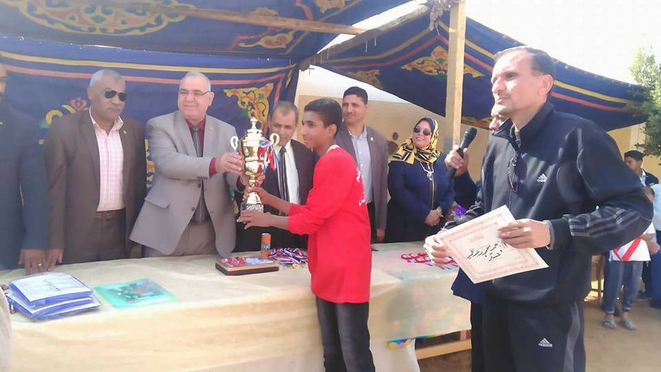 فوز مدرسة الشهداء الإعدادية بنهائي كأس إدارة الخارجة التعليمية لكرة القدم