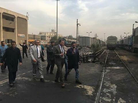 وزير النقل يتابع أعمال إصلاح وتجديد وصيانة الجرارات والعربات وعربات النوم