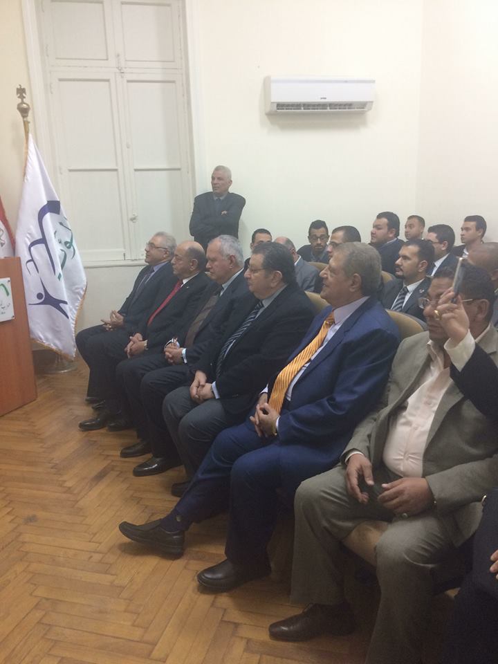 بالصور .. المؤتمر يكرم السفير العرابى.. ويختاره رئيسا فخريا للحزب