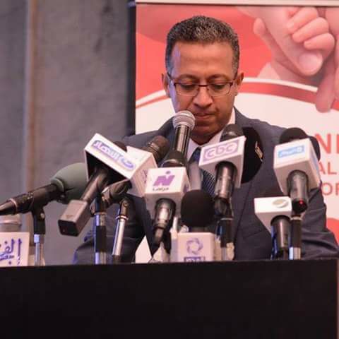 طارق العوضي يتلقي اتصال هاتفي من وزارة الخارجية بصفته محامي أسرة محمد مختار