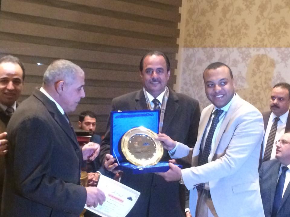 بالصور.. ”مؤسسة القادة” وحملة ”راقب نائب” تكرم خالد أبو زهاد ضمن أفضل اعضاء البرلمان