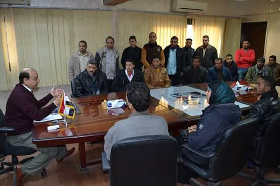 ” حتاتة ” يعقد اجتماع بحضور لفيف من العمال والموظفين من كافه المواقع