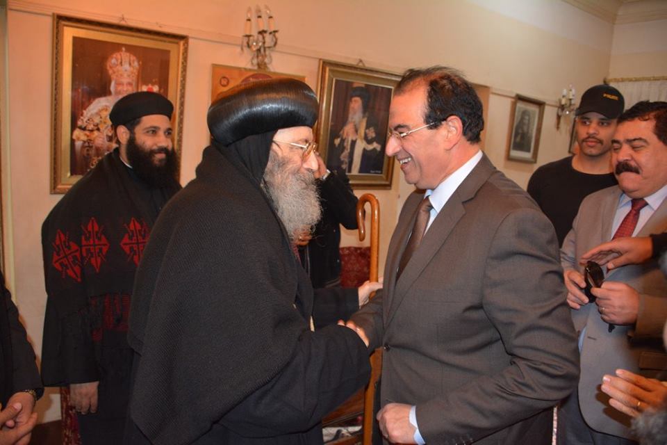 محافظ الدقهلية وقيادات الأمن يخضعون للتفتيش الأمنى فى زيارة دير القديسة دميانة