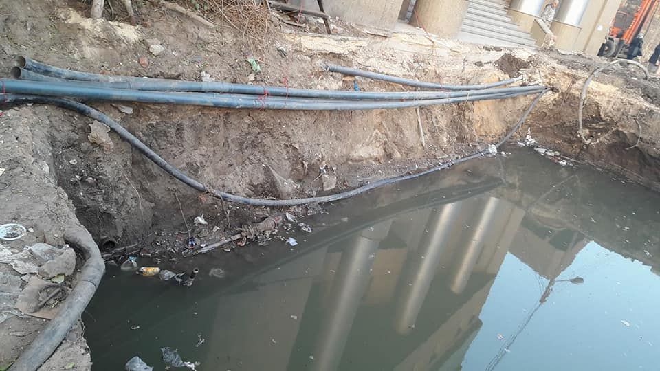 حفرة الموت علي طريق مصر اسكندريه الزراعي بقليوب تنزر بكارثه حقيقيه