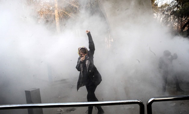 البرلمانيون : المظاهرات الإيرانية تقيد دورها في المنطقة