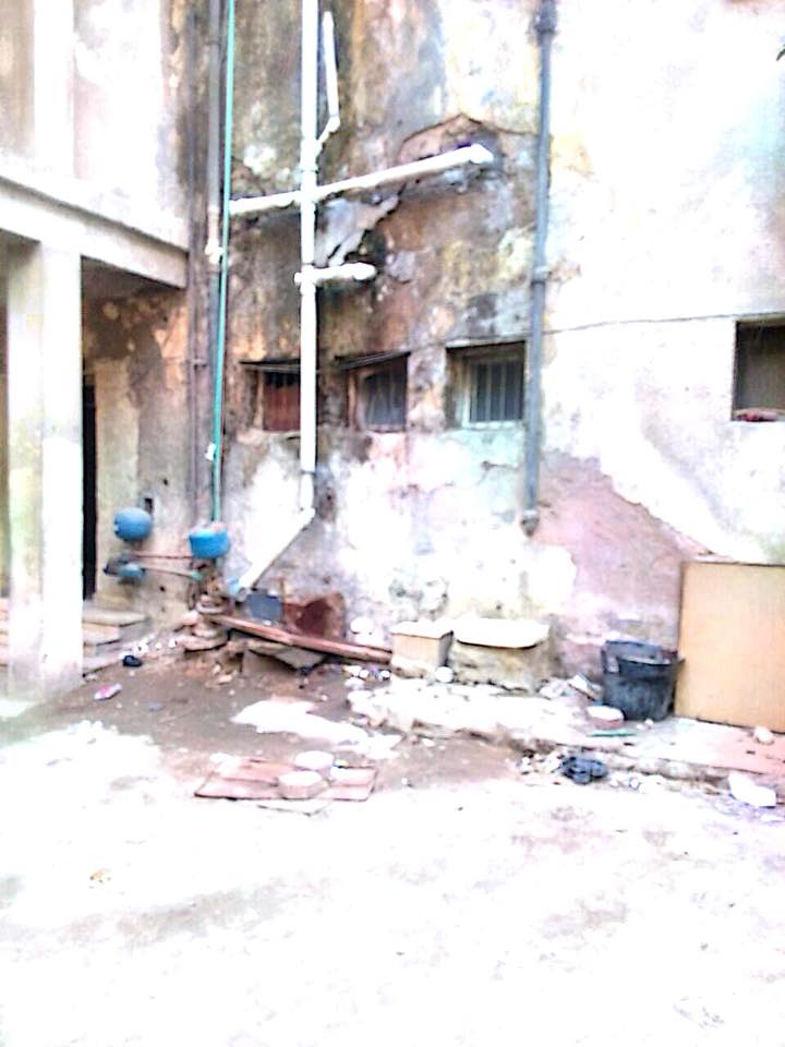 بالصور : مبنى إدارة النزهة التعليمية خارج الخدمة