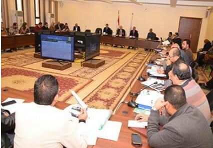 محافظ بني سويف يجتمع مع رؤساء الوحدات المحلية والقروية وأعضاء لجنة التنمية المستدامة بالقرى