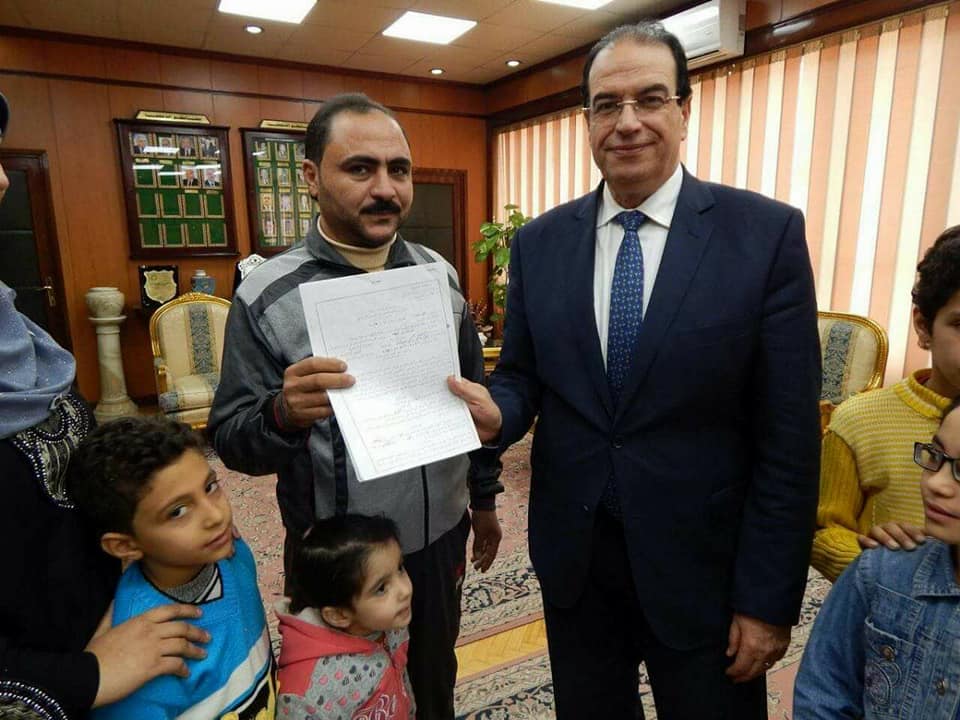 تسليم عقدين لوحدتين اسكانية لحالتين انسانية بالدقهلية