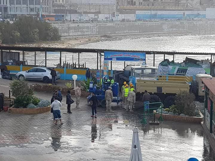 القوات المسلحة تنقذ نادى المهندسين بالإسكندرية من الغرق