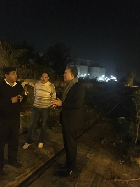 وزير النقل يفاجئ عمال مزلقان عارف على خط مرسى مطروح الإسكندرية ويوجه بضرورة تطوير نظم التشغيل والتحكم للمزلقان لزيادة عوامل السلامة والامان
