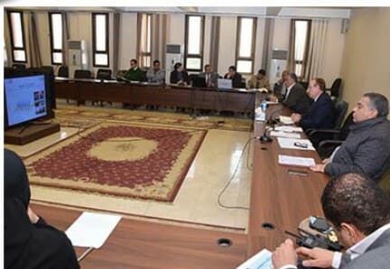 محافظ بني سويف : يبحث أساليب حديثة لتأهيل طرق الريف ضمن مشروع التنمية المستدامة