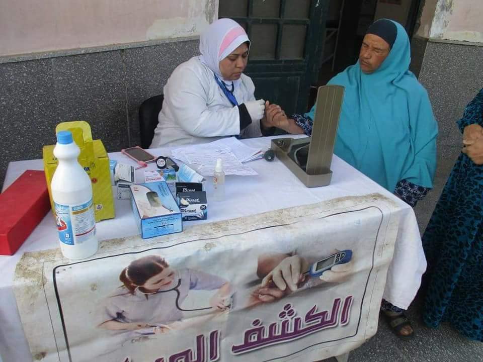 الكشف على 1383 مريض ضمن القافلة الطبية بقرية معصرة نعسان ببني سويف