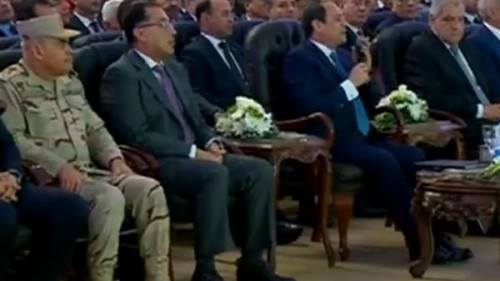 السيسي بندعم الخبز بـ 50 مليارًا.. ومش لاقي أشغل مصانع