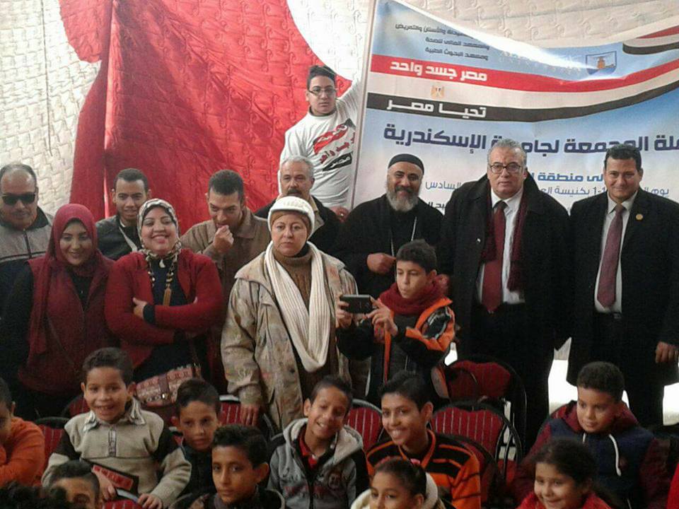 فرقة العاملين بجامعة الإسكندرية تشارك في قافلة طبية خيرية بالزوايدة