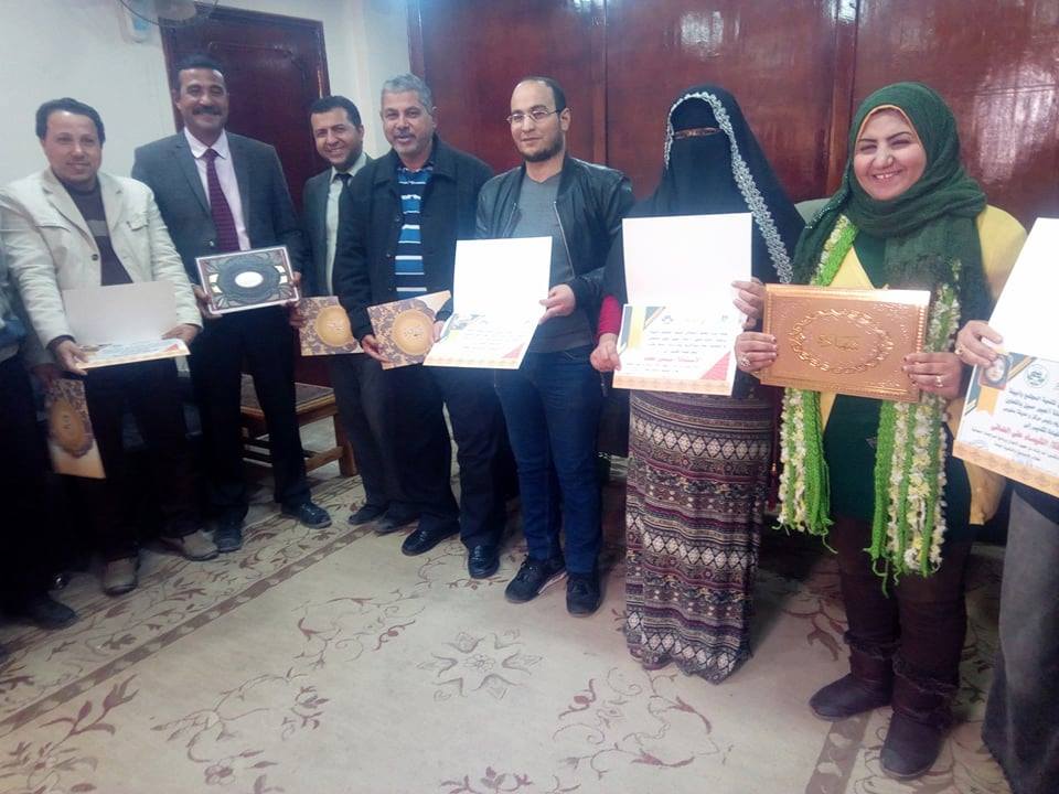 جمعية السواقي ومجلس سنورس بالفيوم يحتفلون بمدرسي المراجعات المجانية