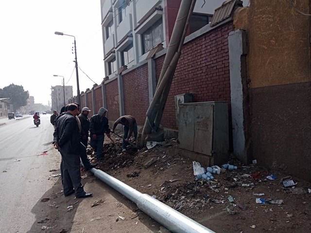إعادة تركيب 2 عامود إنارة بالطريق العام بأبو الغيط