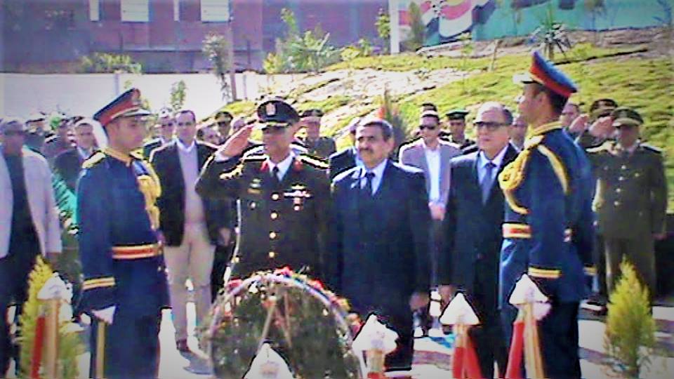 مدير أمن كفر الشيخ والسكرتير العام يضعان إكليل الزهور علي النصب التذكاري لشهداء الشرطة