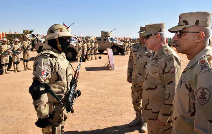 رئيس أركان حرب القوات المسلحة يتفقد عناصر من تشكيلات ووحدات الجيش الثانى الميدانى بسيناء