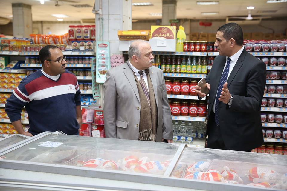 فهمي: توافر اللحوم والدواجن والسلع الأساسية بأسعار تقل 15% إلى 20 % من السوق .