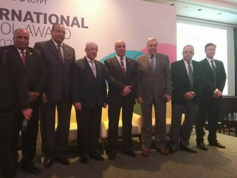 ”شوقى” يكرم وكيل تعليم القليوبية بمهرجان المجلس الثقافى البريطانى