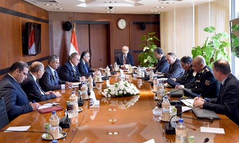 رئيس الوزراء يجتمع لبحث مقترح إنشاء شركة للنقل الداخلي