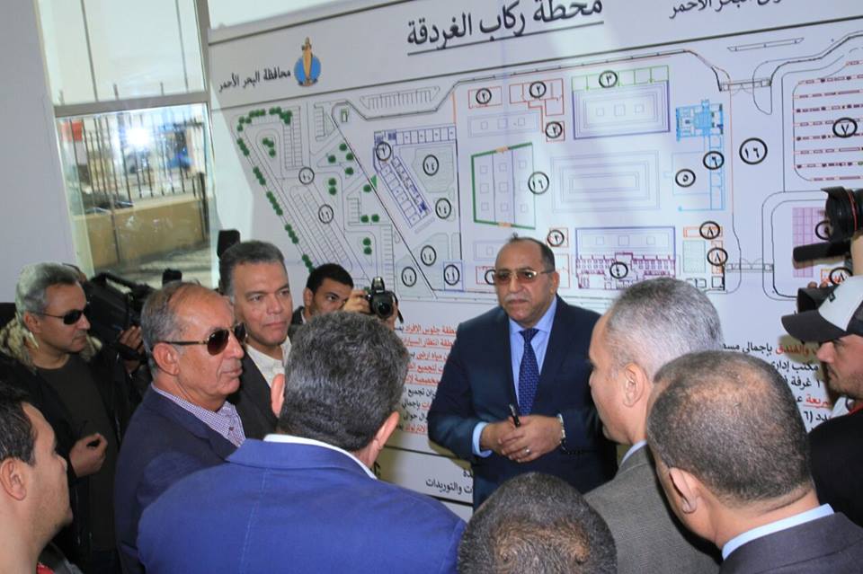 وزير النقل يفتتح محطة انتظار ركاب بمدينة سفاجا وبمدينة الغردقة