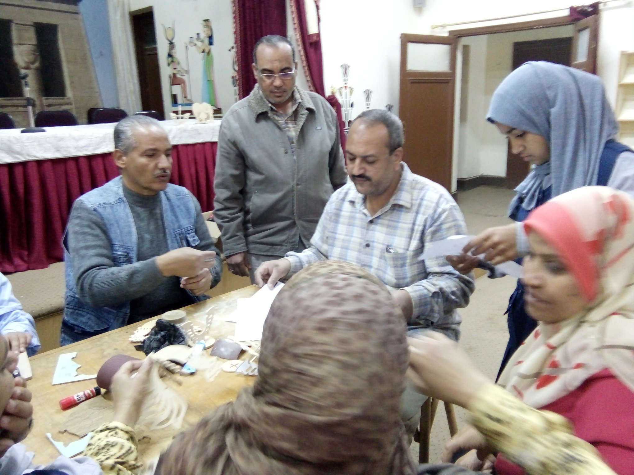 فعاليات ورشة عمل فنون تشكيلية بمركز قنا الاستكشافى للعلوم