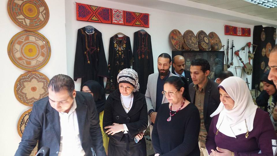 رئيس أكاديمية الفنون تفتتح معرض الصور الفوتوغرافية