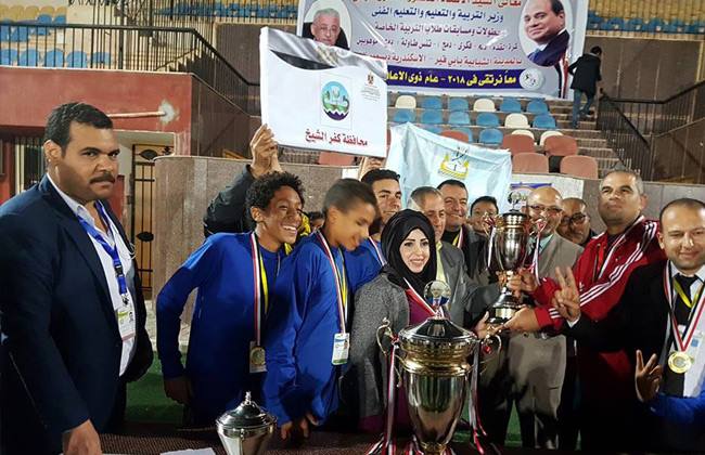 بالصور..وكيل تعليم كفر الشيخ يكرم الفائزين ببطولة الجمهورية للصديق الموهوب لكرة القدم