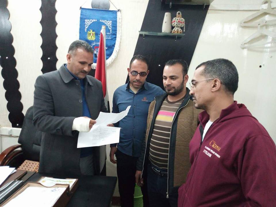 مدير الادارة التعليمية بسوهاج يتدخل لإلغاء نقل ثلاث معلمين معاقين 