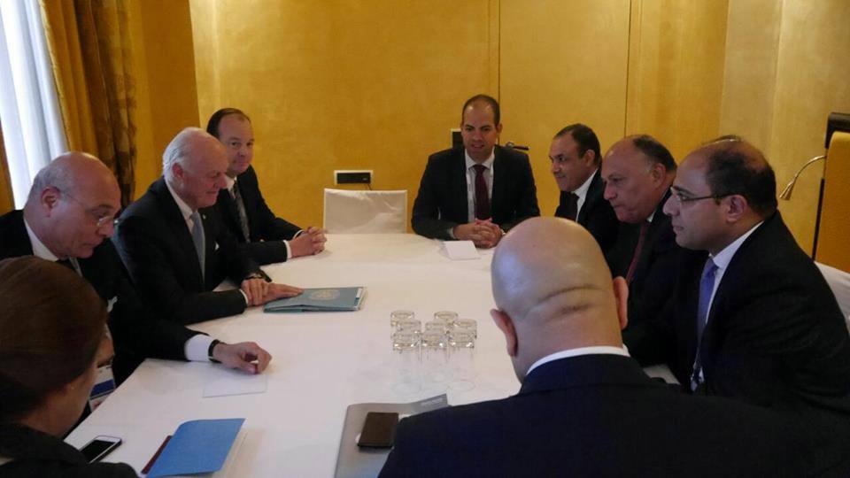 سامح شكري يبحث مع دي ميستورا سبل الدفع بالحل السياسي في سوريا