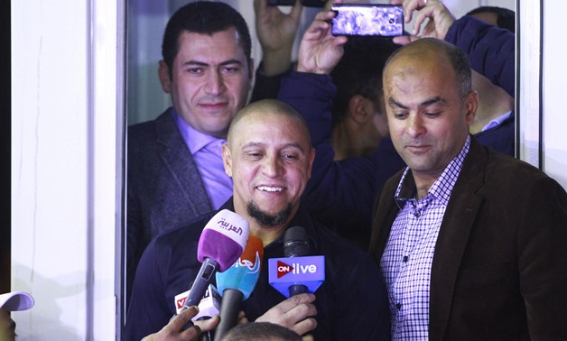 روبرتو كارلوس يشجع حملة مكافحة التهاب الكبد C في عزبة الهجانا