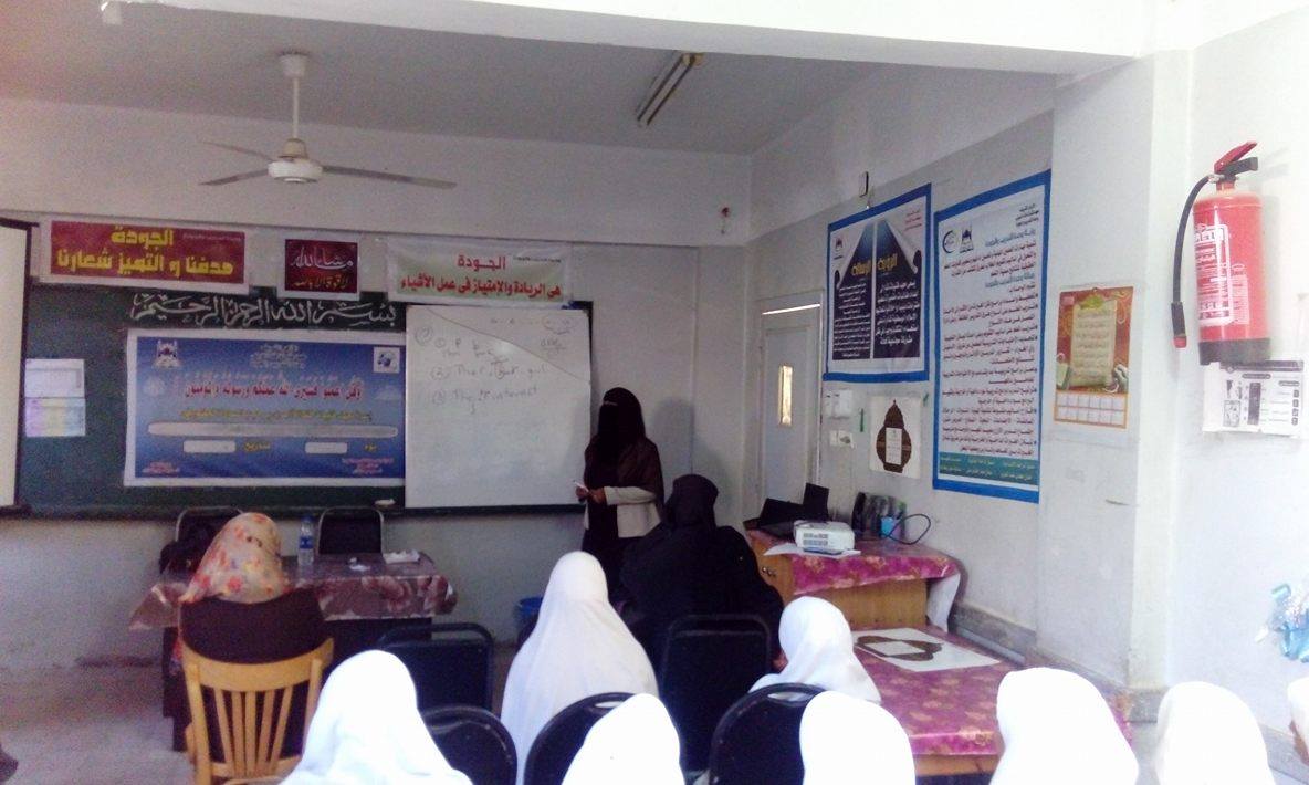 فعاليات ورشة عمل لغة انجليزية بمعهد فتيات قنا الدينى