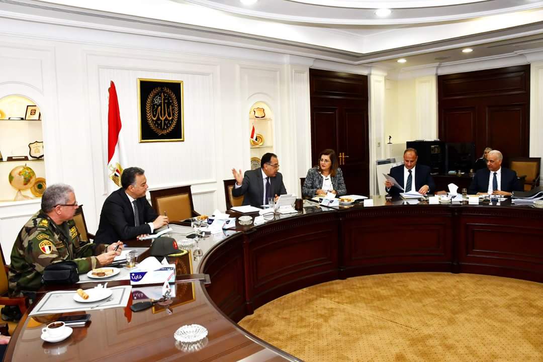 وزير الإسكان يترأس اجتماعاً لمتابعة مشروع تطوير محور المحمودية بمحافظة الإسكندرية