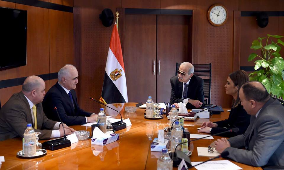 شريف اسماعيل يلتقىء وزير الاقتصاد الاذربيجانى